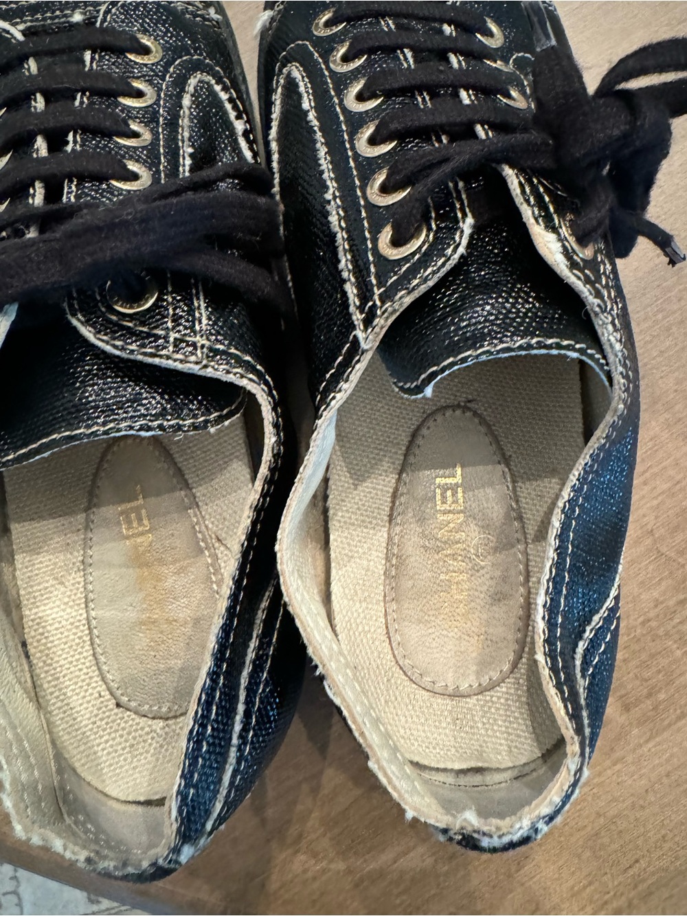 CHANEL Black and White Canvas Low-Top Sneakers - Picture 5 of 6